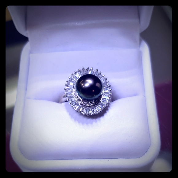 ladies ring - Picture 1 of 1